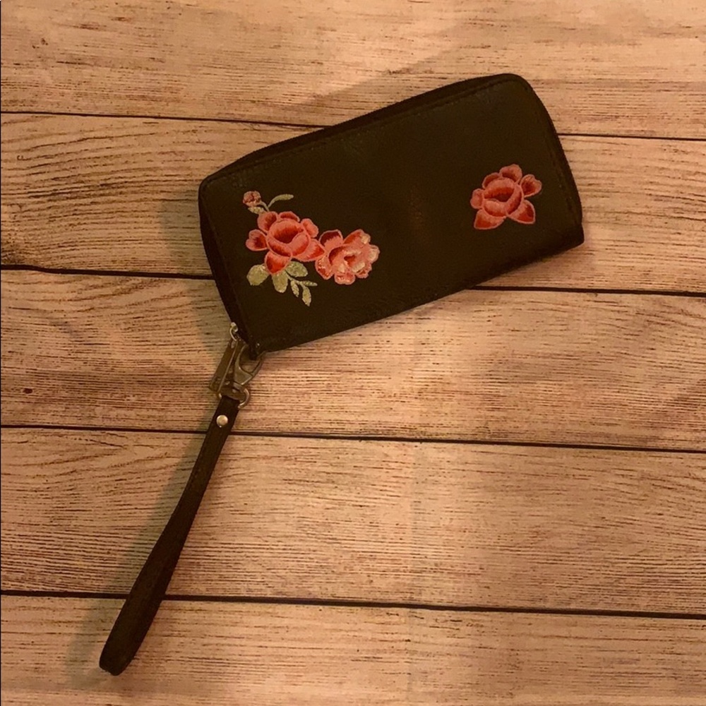 Wristlet wallet